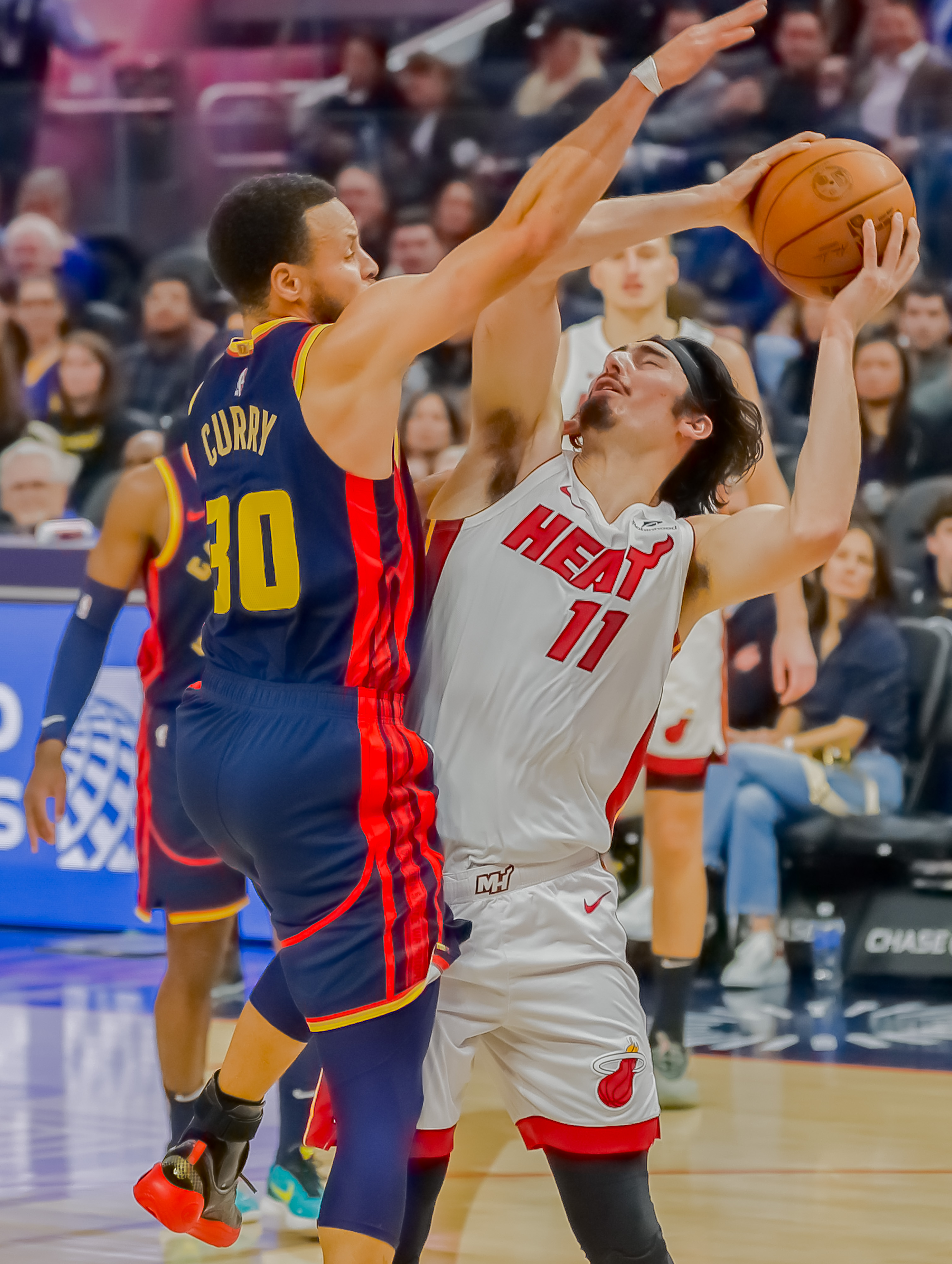 冲刺阶段NBA常规赛传出新动向，迈阿密热火绝杀压哨，管理层表态：管理层满意，年轻球员得到机会的简单介绍