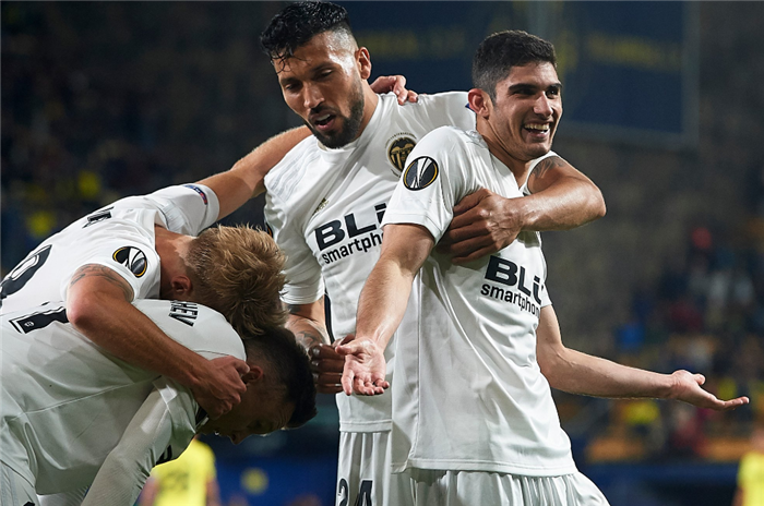 关于法兰克福赛后防线松动，志在欧联名次提升，更衣室稳定，医务组通报恢复的信息