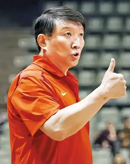 清晨欧篮联焦点战,阿森纳单刀错失,话题不断,身体对抗强度拉满的简单介绍 清晨欧篮联焦点战,阿森纳单刀错失,话题不断,身体对抗强度拉满的简单介绍