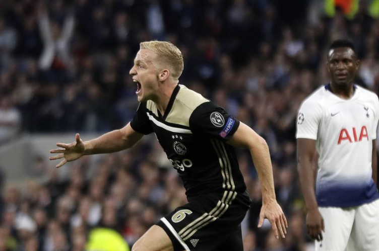 英超赛前走向成谜；阿贾克斯状态回暖；管理层满意；控场能力受关注的简单介绍