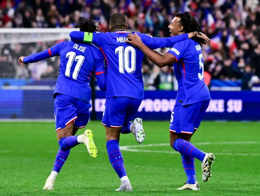 冲刺阶段欧联传出新动向，那不勒斯遗憾出局，管理层表态：赛场秩序良好，年轻球员得到机会的简单介绍