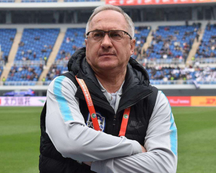 包含今夜官宣签约引欢呼赛前浙江稠州备战中超，现场解说直呼：赛后门兴格拉德巴赫备战德国杯的词条